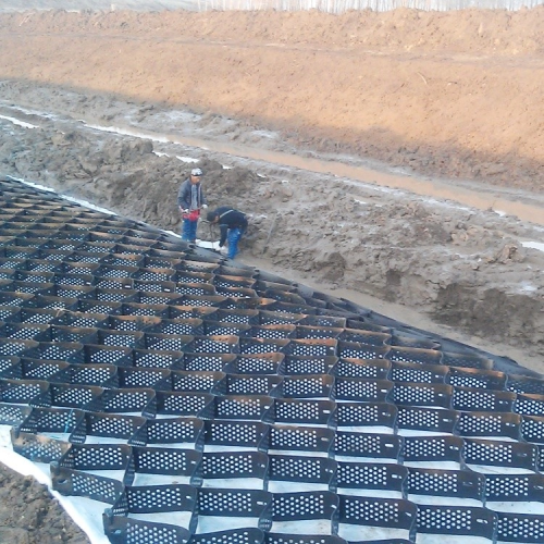 Driveway gravel grid